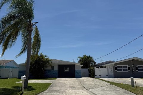 House in New Port Richey, Florida 3 bedrooms, 108.6 sq.m. № 1900463 - photo 2