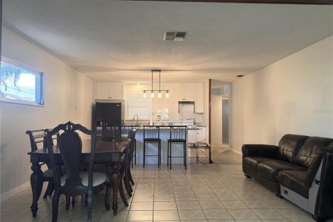 House in New Port Richey, Florida 3 bedrooms, 108.6 sq.m. № 1900463 - photo 15