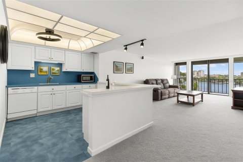 Condo in South Pasadena, Florida, 2 bedrooms № 2214862 - photo 10
