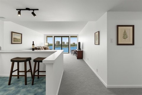 Condo in South Pasadena, Florida, 2 bedrooms № 2214862 - photo 9