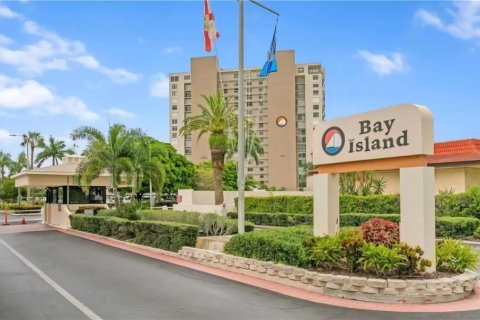 Condo in South Pasadena, Florida, 2 bedrooms № 2214862 - photo 2