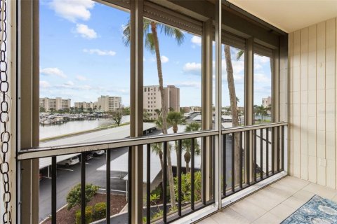 Condo in South Pasadena, Florida, 2 bedrooms № 2214862 - photo 29