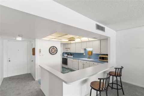 Condo in South Pasadena, Florida, 2 bedrooms № 2214862 - photo 13