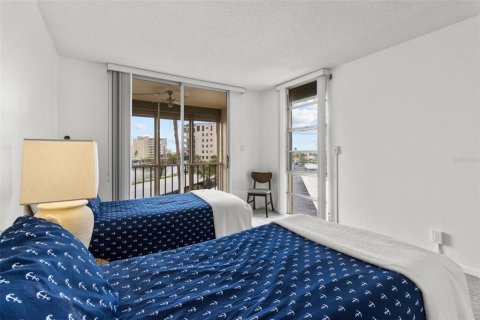 Condo in South Pasadena, Florida, 2 bedrooms № 2214862 - photo 28