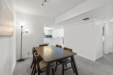 Condo in South Pasadena, Florida, 2 bedrooms № 2214862 - photo 24