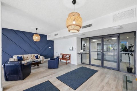Condo in South Pasadena, Florida, 2 bedrooms № 2214862 - photo 5