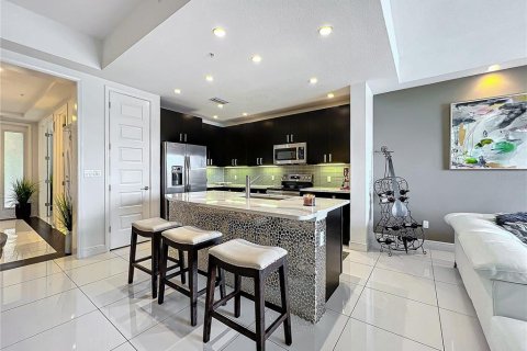 Condo in Bradenton, Florida, 2 bedrooms  № 2316778 - photo 9