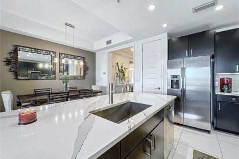 Condo in Bradenton, Florida, 2 bedrooms  № 2316778 - photo 11