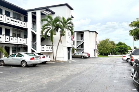 Apartment in Hollywood, Florida 2 bedrooms, 92.9 sq.m. № 1927764 - photo 17