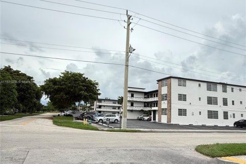 Apartment in Hollywood, Florida 2 bedrooms, 92.9 sq.m. № 1927764 - photo 9