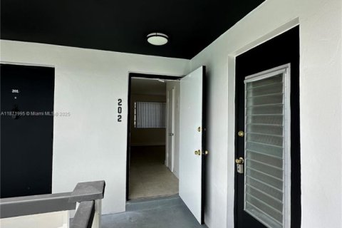 Apartment in Hollywood, Florida 2 bedrooms, 92.9 sq.m. № 1927764 - photo 12