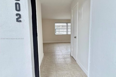 Apartment in Hollywood, Florida 2 bedrooms, 92.9 sq.m. № 1927764 - photo 8