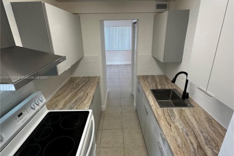 Apartment in Hollywood, Florida 2 bedrooms, 92.9 sq.m. № 1927764 - photo 2