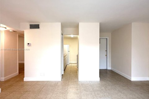Apartment in Hollywood, Florida 2 bedrooms, 92.9 sq.m. № 1927764 - photo 11