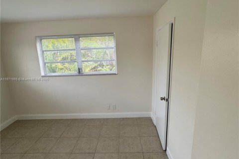 Apartment in Hollywood, Florida 2 bedrooms, 92.9 sq.m. № 1927764 - photo 7