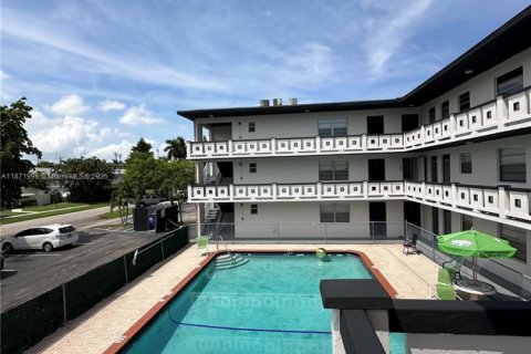 Apartment in Hollywood, Florida 2 bedrooms, 92.9 sq.m. № 1927764 - photo 1