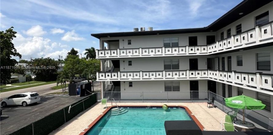 Apartment in Hollywood, Florida 2 bedrooms, 92.9 sq.m. № 1927764