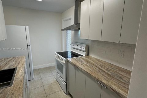 Apartment in Hollywood, Florida 2 bedrooms, 92.9 sq.m. № 1927764 - photo 4