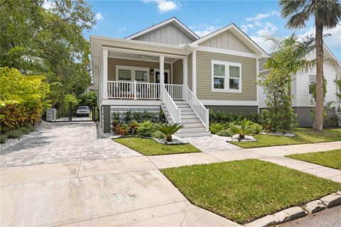 House in Bradenton, Florida 3 bedrooms, 147.71 sq.m. № 1820747 - photo 1