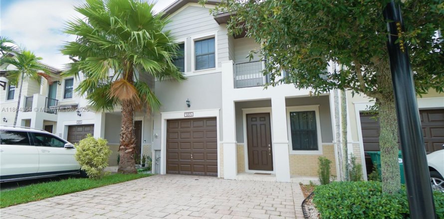 Touwnhouse à Doral, Floride 4 chambres, 216.28 m2 № 1891953
