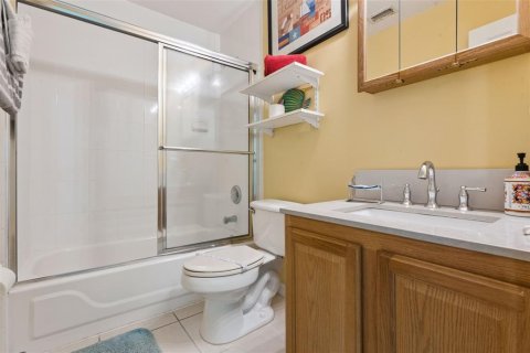 Casa en venta en Kissimmee, Florida, 8 dormitorios, 352.56 m2 № 2377934 - foto 30