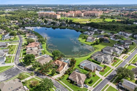 Casa en Kissimmee, Florida 8 dormitorios, 352.56 m2 № 2377934