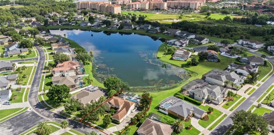 Casa en Kissimmee, Florida 8 dormitorios, 352.56 m2 № 2377934