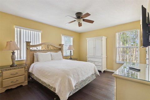 Casa en venta en Kissimmee, Florida, 8 dormitorios, 352.56 m2 № 2377934 - foto 19