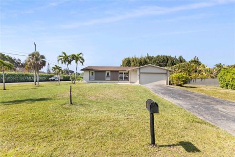 House in Southwest Ranches, Florida 4 bedrooms, 224.82 sq.m. № 2002208