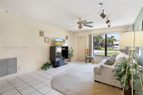 Купить виллу или дом в Саутвест-Ранчес, Флорида 4 спальни, 224.82м2, № 2002208 - фото 8