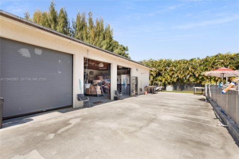 Купить виллу или дом в Саутвест-Ранчес, Флорида 4 спальни, 224.82м2, № 2002208 - фото 14