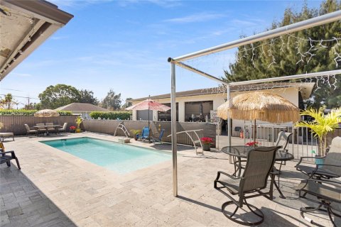 Купить виллу или дом в Саутвест-Ранчес, Флорида 4 спальни, 224.82м2, № 2002208 - фото 16