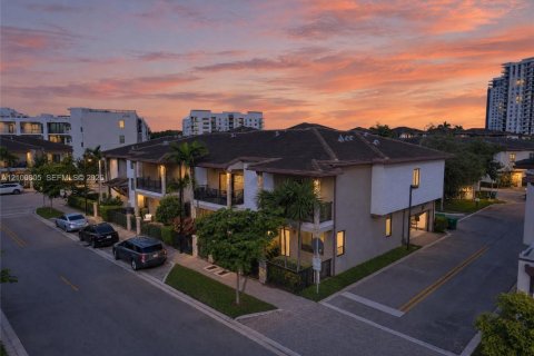 Touwnhouse à Doral, Floride 3 chambres, 145.86 m2 № 2402008