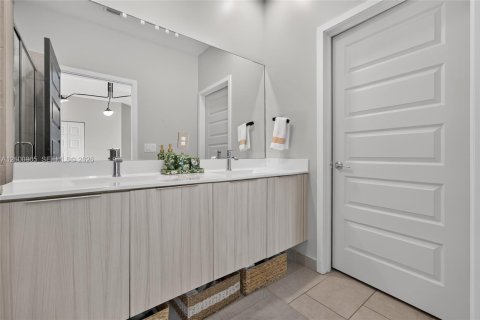 Touwnhouse à vendre à Doral, Floride: 3 chambres, 145.86 m2 № 2402008 - photo 25