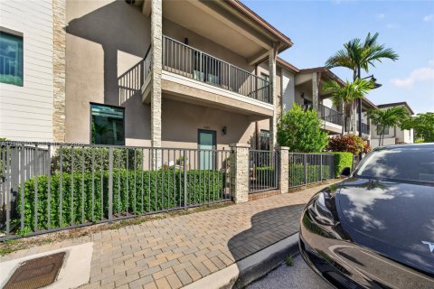 Touwnhouse à vendre à Doral, Floride: 3 chambres, 145.86 m2 № 2402008 - photo 6