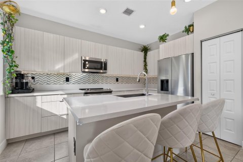 Touwnhouse à vendre à Doral, Floride: 3 chambres, 145.86 m2 № 2402008 - photo 15