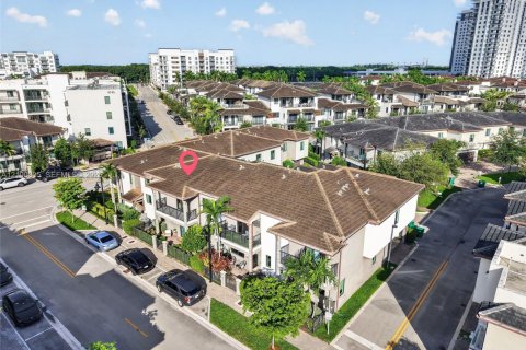 Touwnhouse à vendre à Doral, Floride: 3 chambres, 145.86 m2 № 2402008 - photo 2
