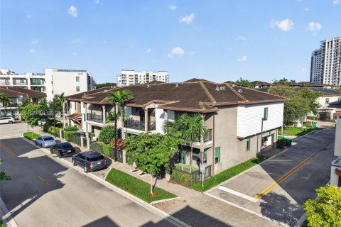 Touwnhouse à vendre à Doral, Floride: 3 chambres, 145.86 m2 № 2402008 - photo 4