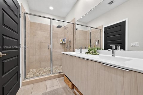 Touwnhouse à vendre à Doral, Floride: 3 chambres, 145.86 m2 № 2402008 - photo 27