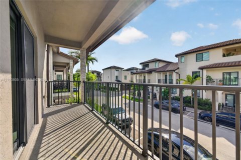 Touwnhouse à vendre à Doral, Floride: 3 chambres, 145.86 m2 № 2402008 - photo 30