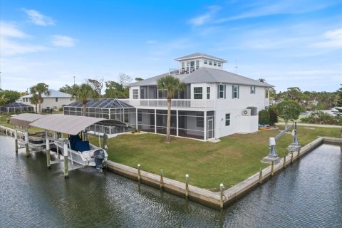 House in Englewood, Florida 3 bedrooms, 307.69 sq.m. № 2142533 - photo 3