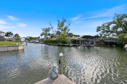 House in Englewood, Florida 3 bedrooms, 307.69 sq.m. № 2142533 - photo 10