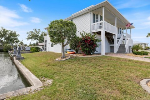 House in Englewood, Florida 3 bedrooms, 307.69 sq.m. № 2142533 - photo 5