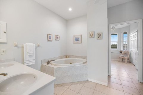 House in Englewood, Florida 3 bedrooms, 307.69 sq.m. № 2142533 - photo 28