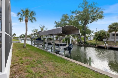 House in Englewood, Florida 3 bedrooms, 307.69 sq.m. № 2142533 - photo 9