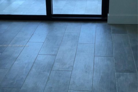 Condominio en alquiler en Miami, Florida, 2 dormitorios, 95.5 m2 № 2011551 - foto 25