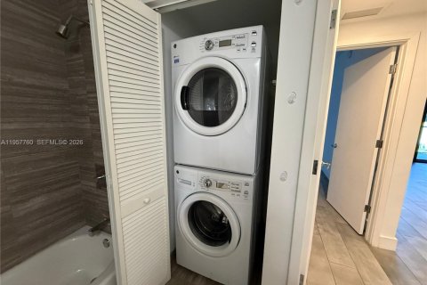 Condominio en alquiler en Miami, Florida, 2 dormitorios, 95.5 m2 № 2011551 - foto 11