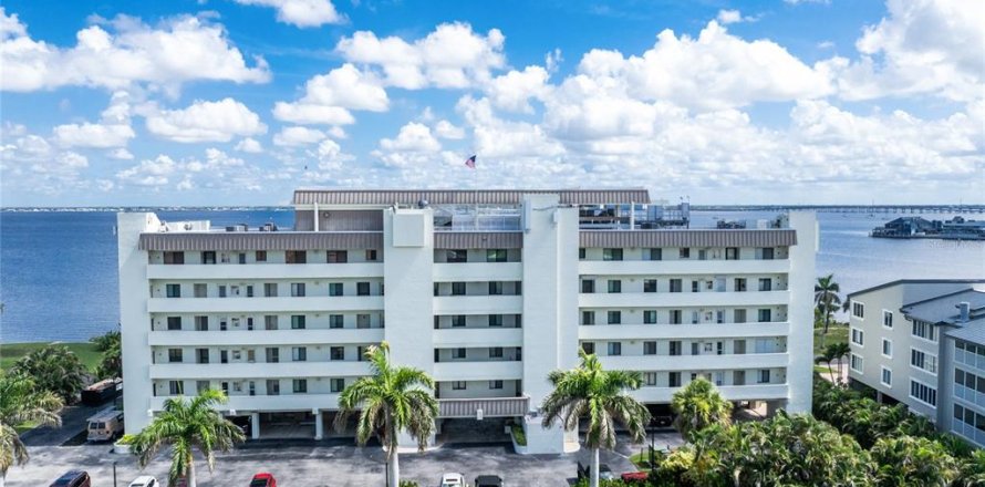 Condominio en Punta Gorda, Florida, 2 dormitorios № 1791951