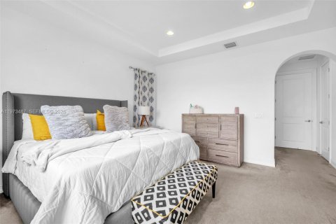 Снять в аренду виллу или дом в Пемброк-Пайнс, Флорида 4 спальни, 223.06м2, № 2036240 - фото 26