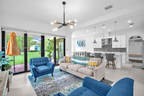 Снять в аренду виллу или дом в Пемброк-Пайнс, Флорида 4 спальни, 223.06м2, № 2036240 - фото 6